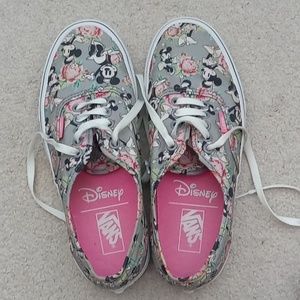 Shoes women's 8.5/ men's 7